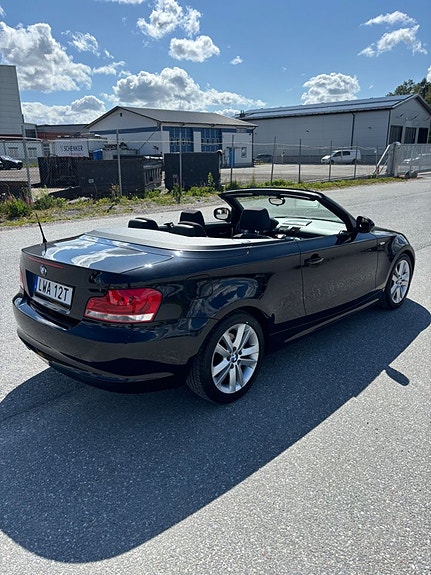 BMW 118i 2 of 5