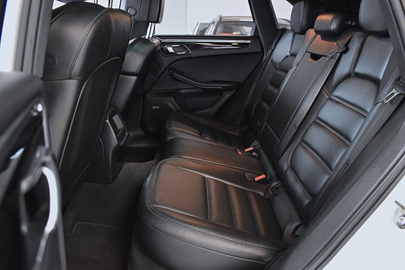 Porsche Macan S 9 of 25