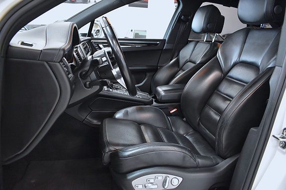 Porsche Macan S 7 of 25