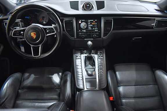Porsche Macan S 10 of 25