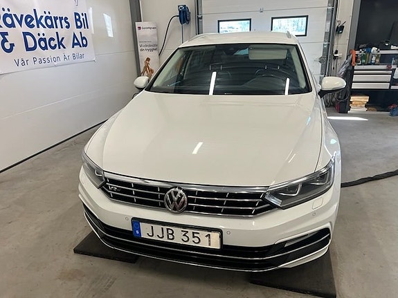 Volkswagen Passat 2 of 5