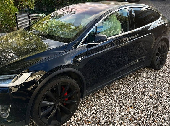 Tesla Model X 2 of 5