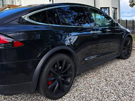Tesla Model X 8 of 27