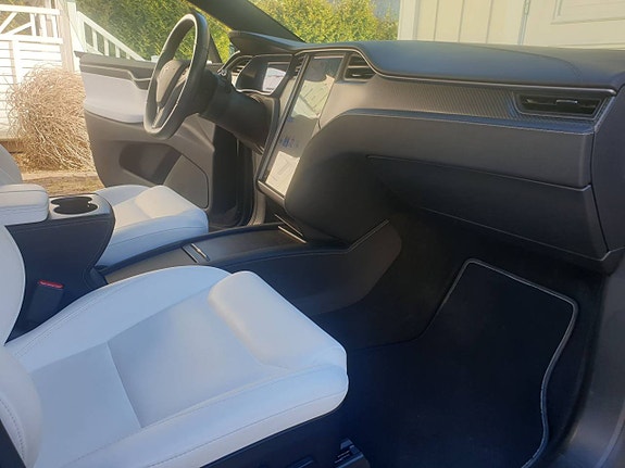 Tesla Model X 5 of 5