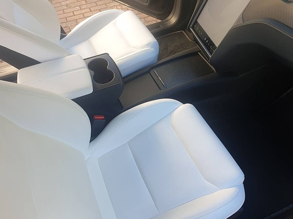 Tesla Model X 7 of 27
