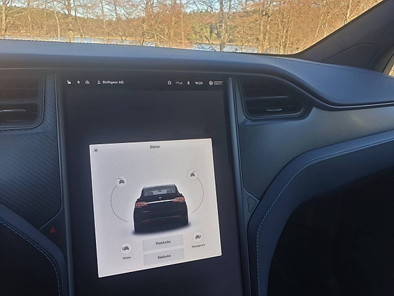 Tesla Model X 11 of 27