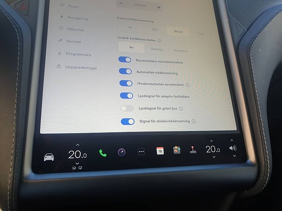 Tesla Model X 15 of 27