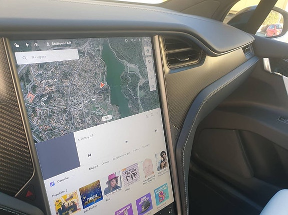 Tesla Model X 22 of 27
