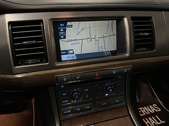 Jaguar XF 12 of 18