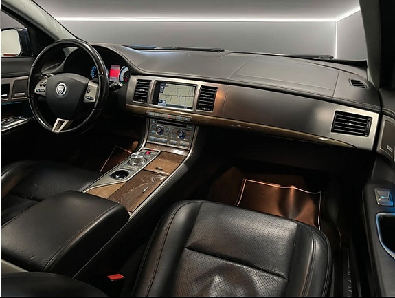 Jaguar XF 15 of 18