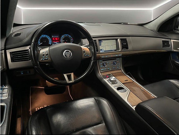 Jaguar XF 10 of 18