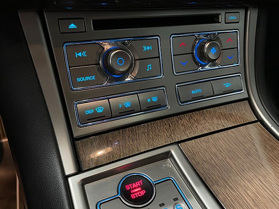 Jaguar XF 13 of 18