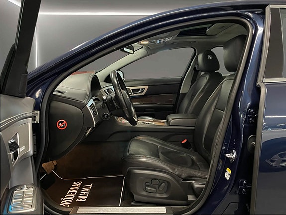 Jaguar XF 6 of 18