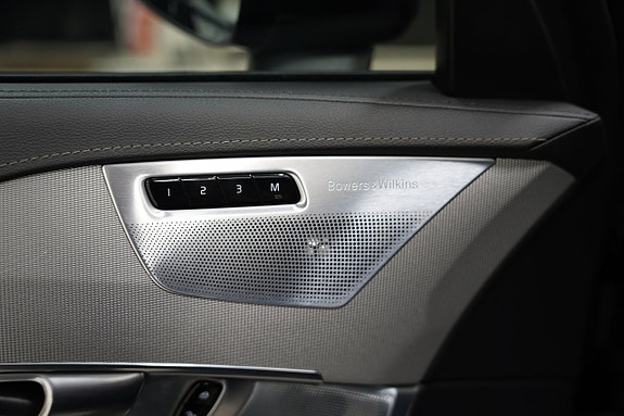 Volvo XC90 10 of 30