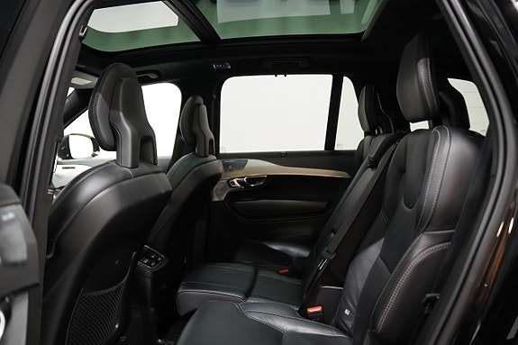 Volvo XC90 27 of 30