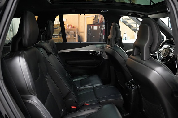 Volvo XC90 30 of 30