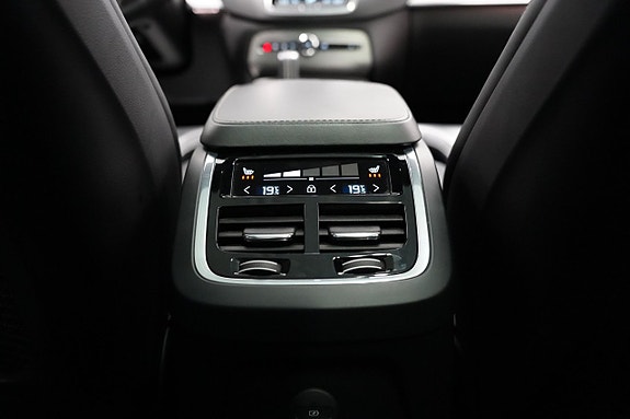 Volvo XC90 26 of 30