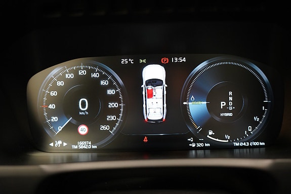 Volvo XC90 16 of 30