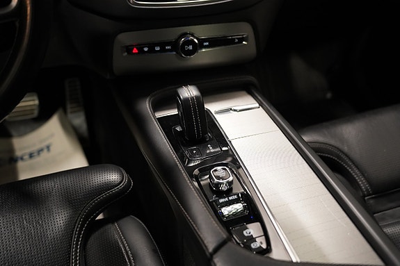 Volvo XC90 17 of 30