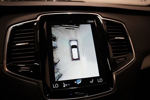 Volvo XC90 18 of 30