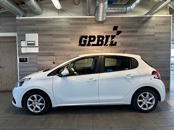 Peugeot 208 2 of 24