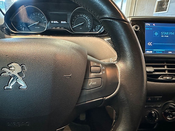Peugeot 208 20 of 24