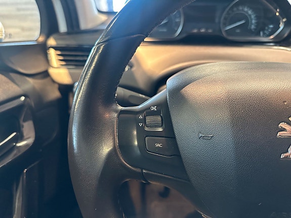 Peugeot 208 19 of 24