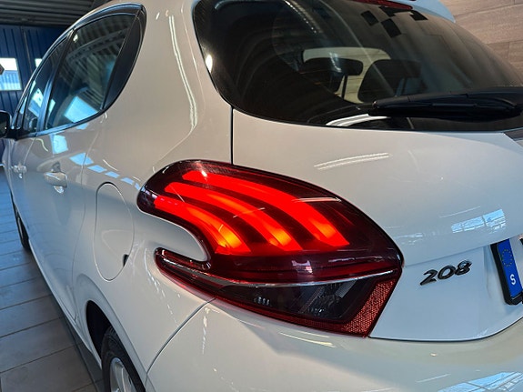 Peugeot 208 22 of 24