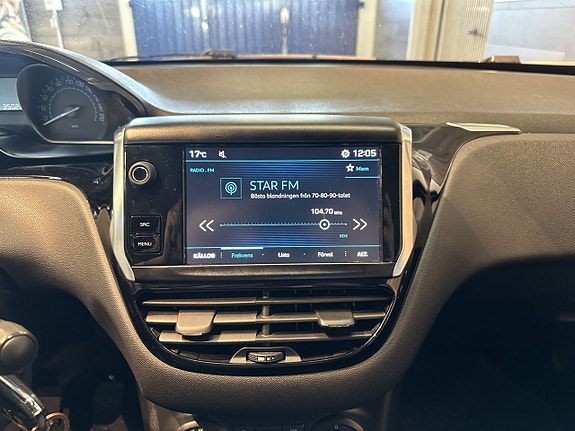 Peugeot 208 15 of 24
