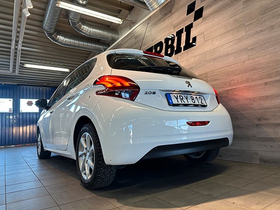 Peugeot 208 3 of 24