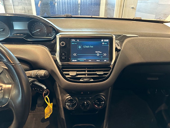 Peugeot 208 14 of 24