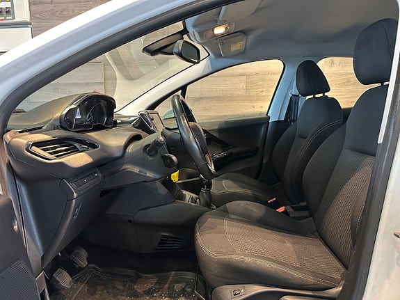 Peugeot 208 7 of 24