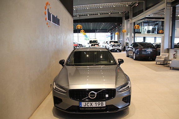 Volvo V60 2 of 5