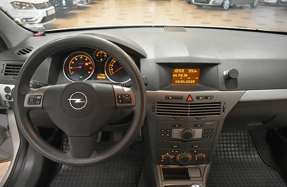 Opel Astra 19 of 20