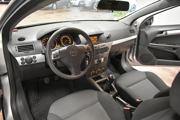 Opel Astra 17 of 20