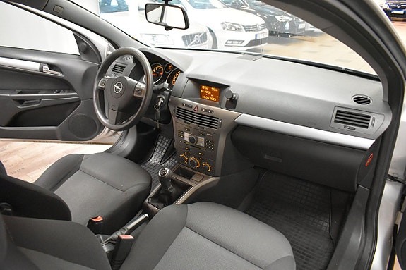 Opel Astra 15 of 20