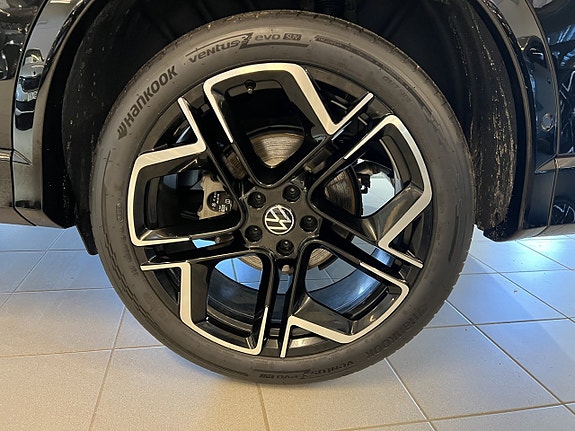 Volkswagen Tiguan 6 of 12