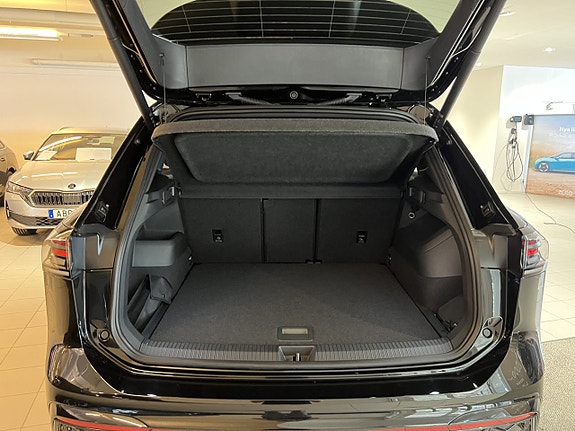 Volkswagen Tiguan 12 of 12