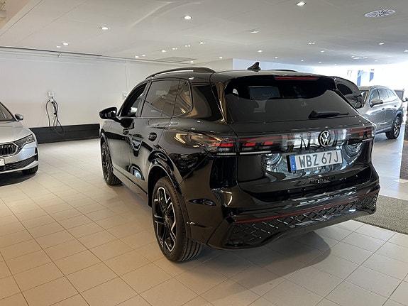 Volkswagen Tiguan 3 of 5