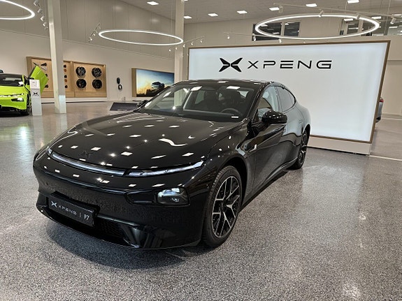 XPeng P7 4 of 15