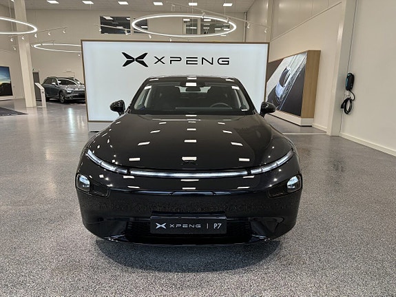 XPeng P7 2 of 15