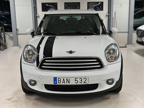 MINI Countryman Cooper D 2 of 5