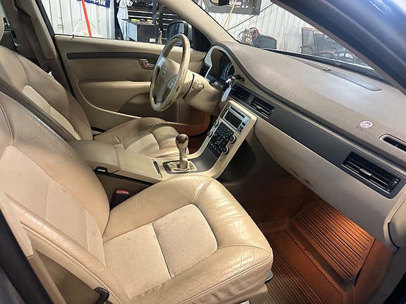 Volvo V70 5 of 5