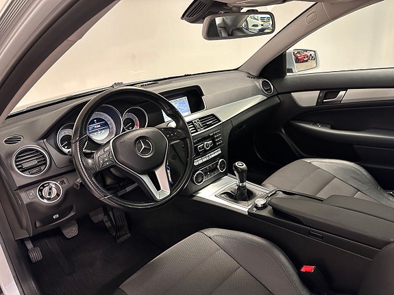 Mercedes-Benz C180 10 of 13