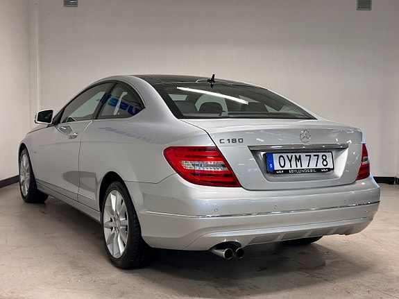 Mercedes-Benz C180 4 of 5