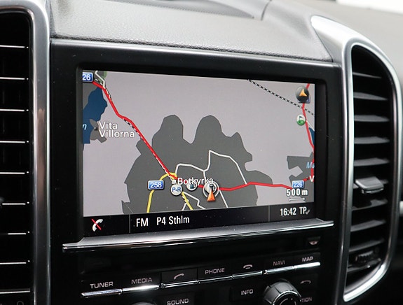 Porsche Cayenne 17 of 23