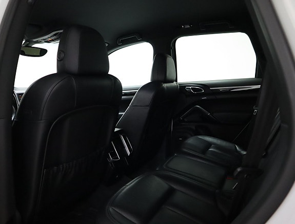 Porsche Cayenne 10 of 23