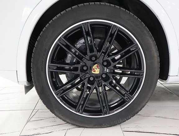 Porsche Cayenne 23 of 23