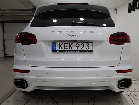 Porsche Cayenne 5 of 5
