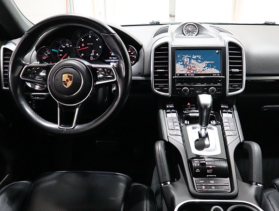 Porsche Cayenne 12 of 23